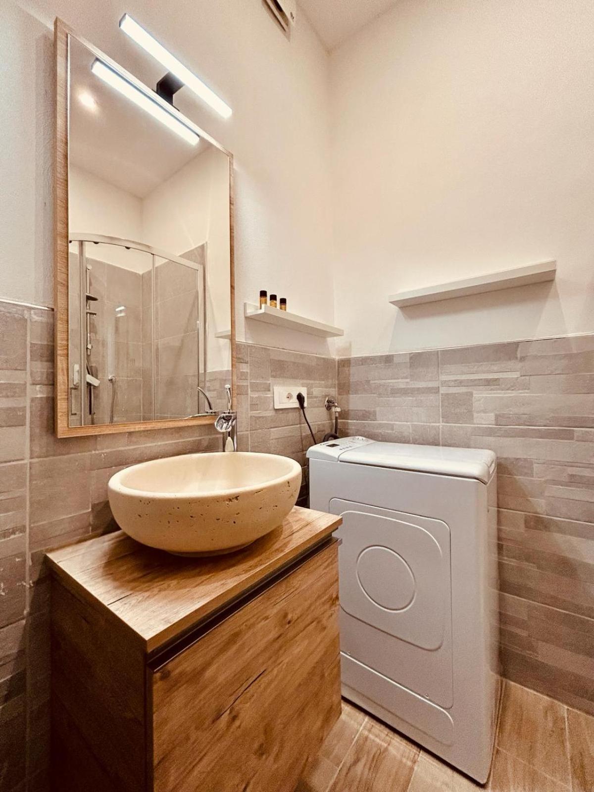 Kibilu - Via Medaglie D'Oro Centro Citta Con Parcheggio Apartment Varese Luaran gambar