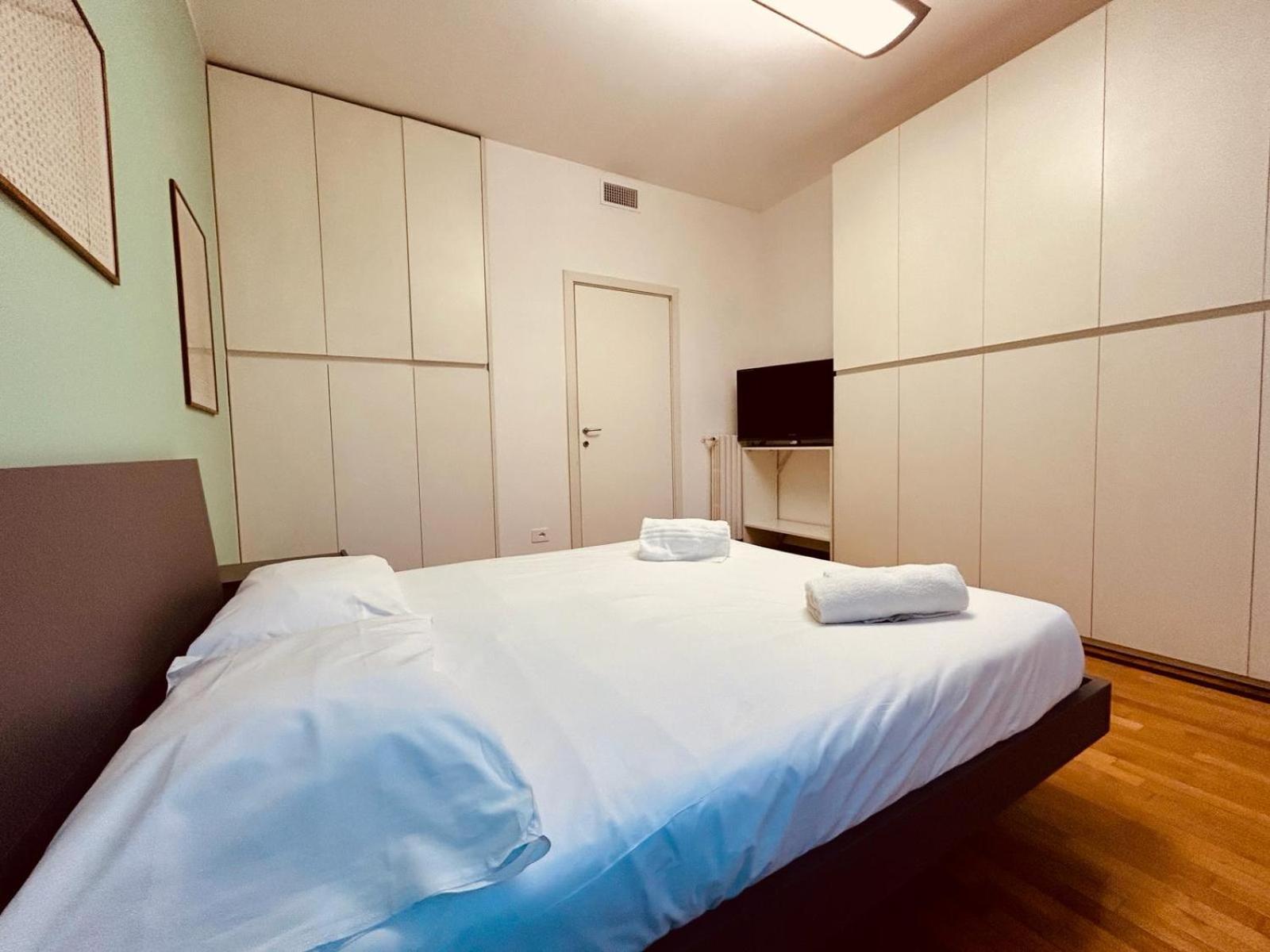 Kibilu - Via Medaglie D'Oro Centro Citta Con Parcheggio Apartment Varese Luaran gambar