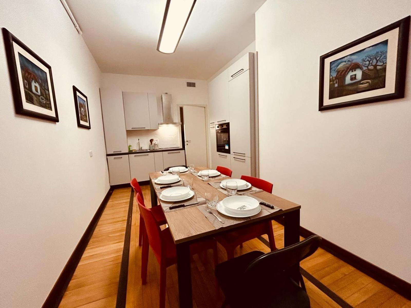 Kibilu - Via Medaglie D'Oro Centro Citta Con Parcheggio Apartment Varese Luaran gambar