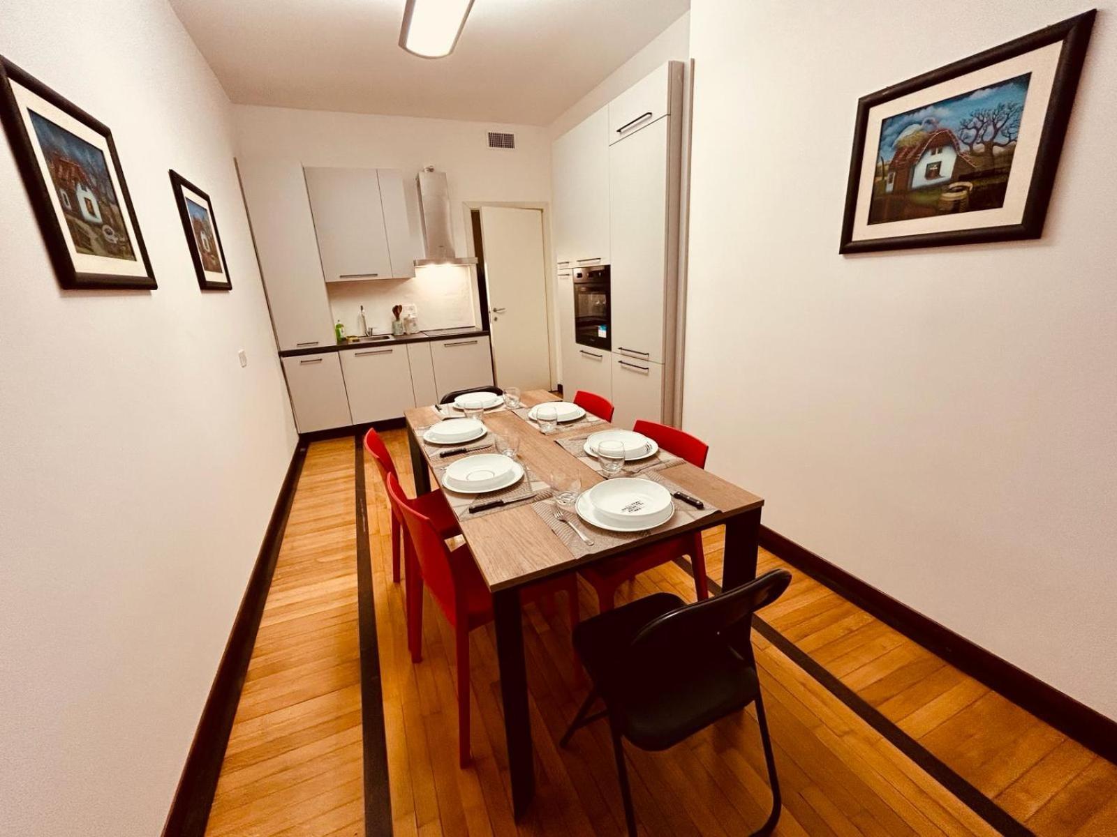 Kibilu - Via Medaglie D'Oro Centro Citta Con Parcheggio Apartment Varese Luaran gambar
