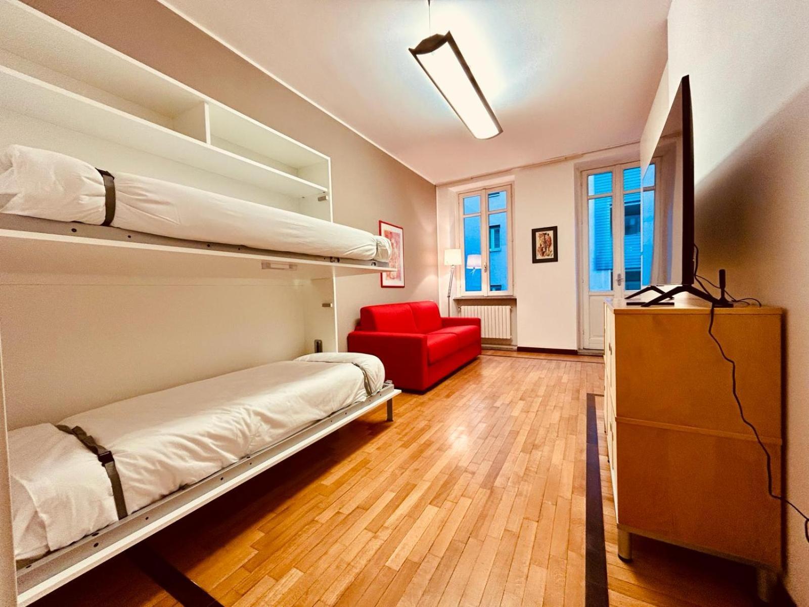 Kibilu - Via Medaglie D'Oro Centro Citta Con Parcheggio Apartment Varese Luaran gambar