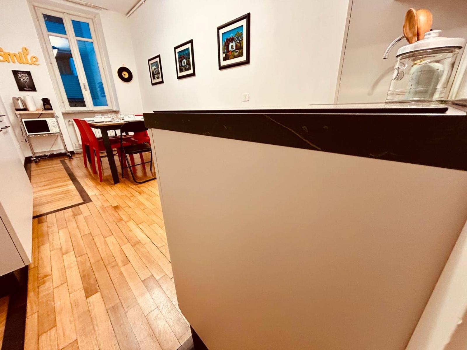 Kibilu - Via Medaglie D'Oro Centro Citta Con Parcheggio Apartment Varese Luaran gambar