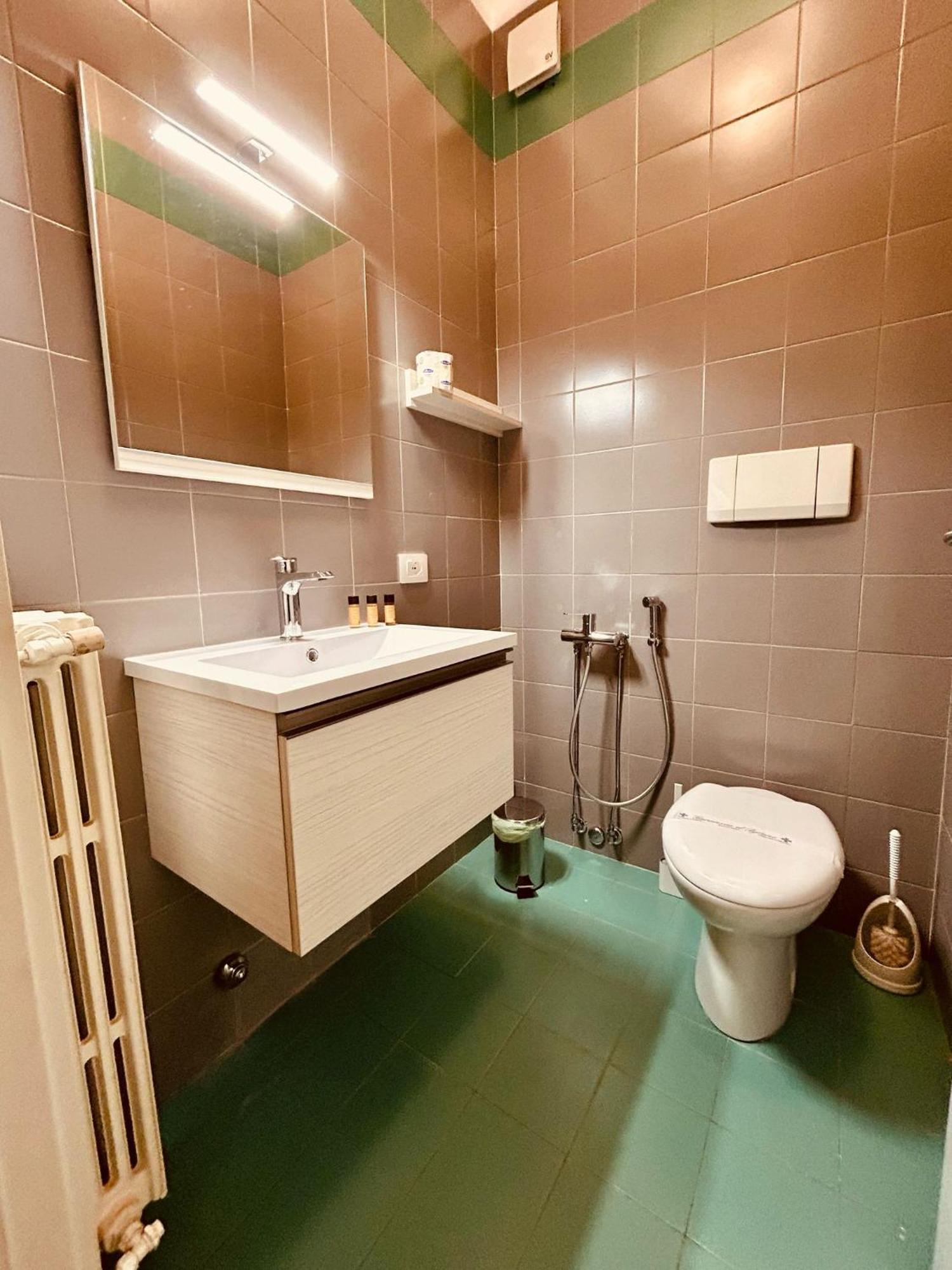 Kibilu - Via Medaglie D'Oro Centro Citta Con Parcheggio Apartment Varese Luaran gambar