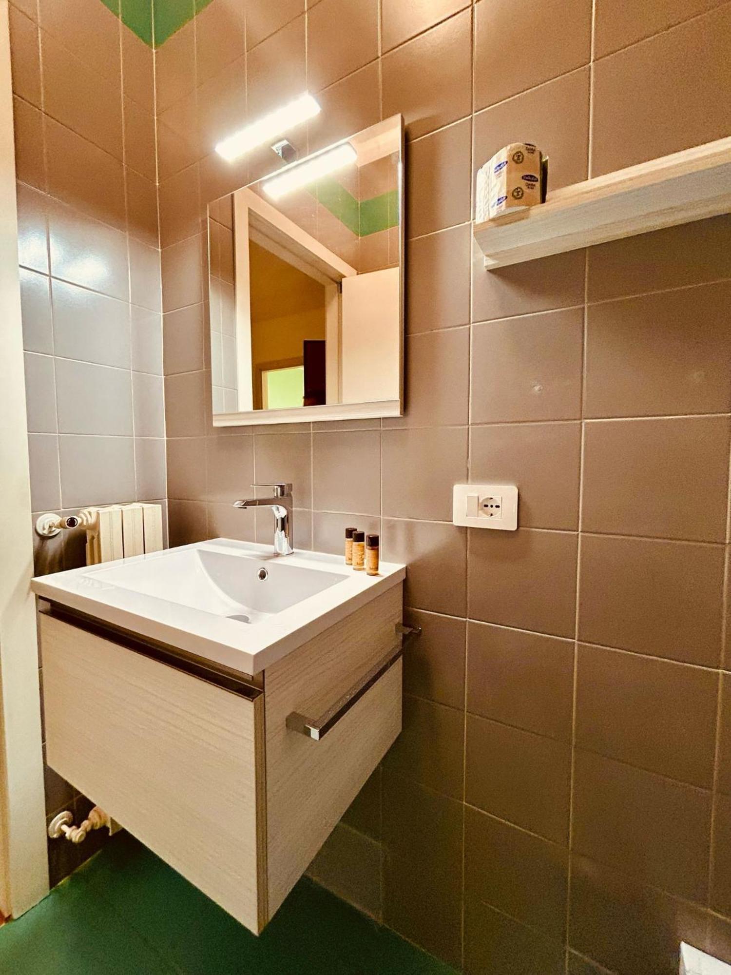 Kibilu - Via Medaglie D'Oro Centro Citta Con Parcheggio Apartment Varese Luaran gambar